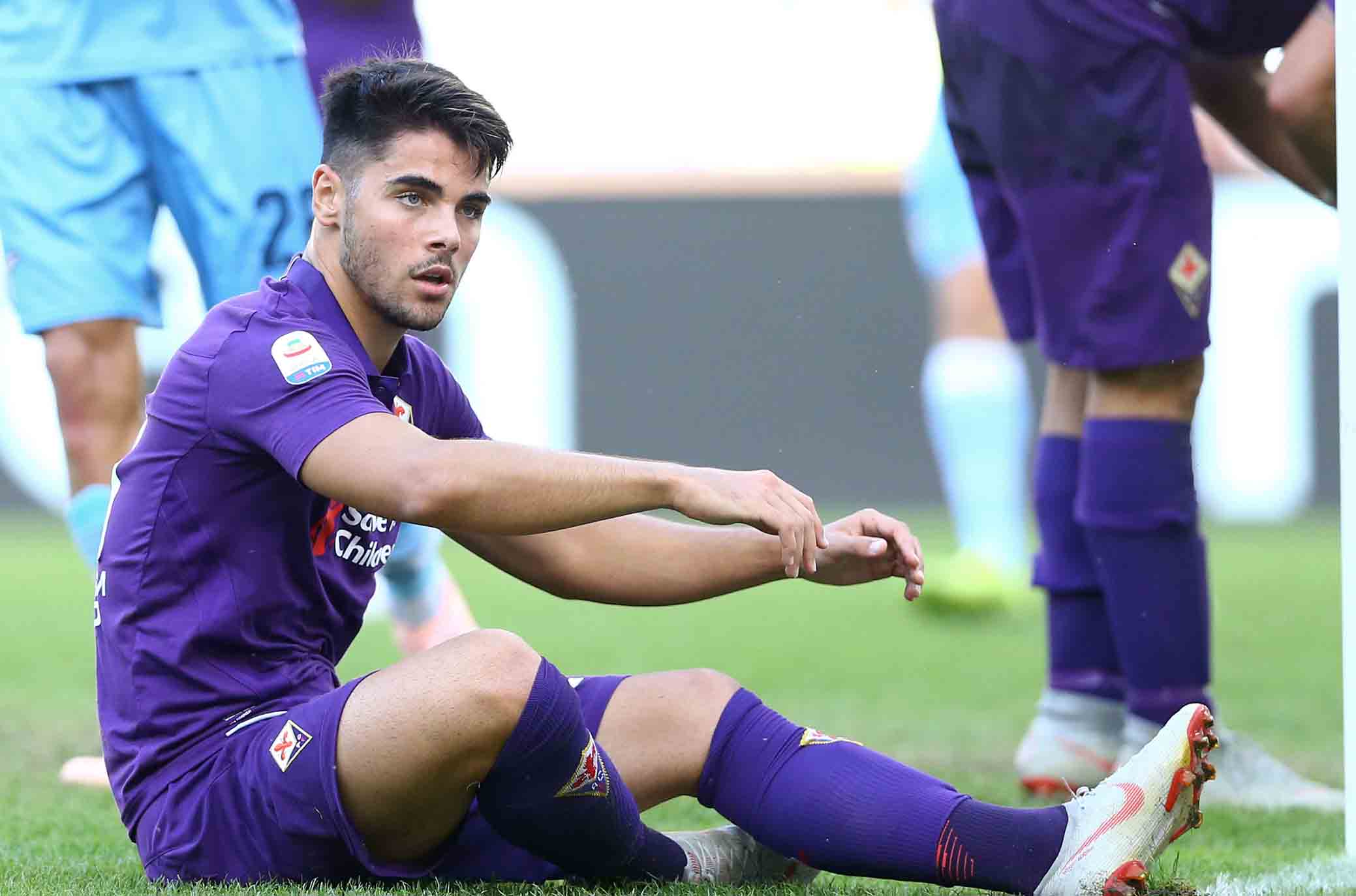 Hristov entra duro su Sottil. Leggera storta per l'attaccante che lascia il campo