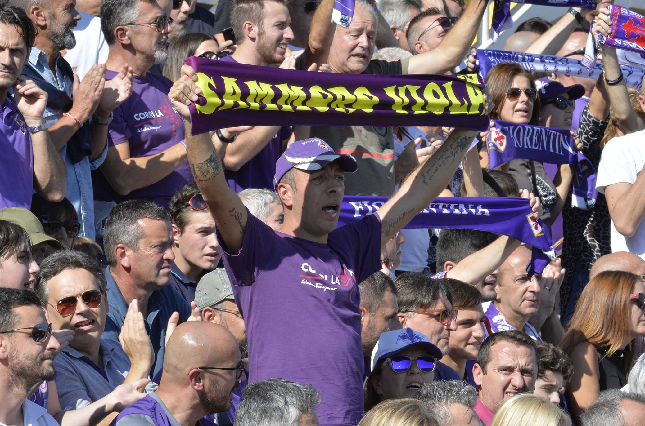 Fiorentina-Atalanta, le immagini dei tifosi viola al Franchi