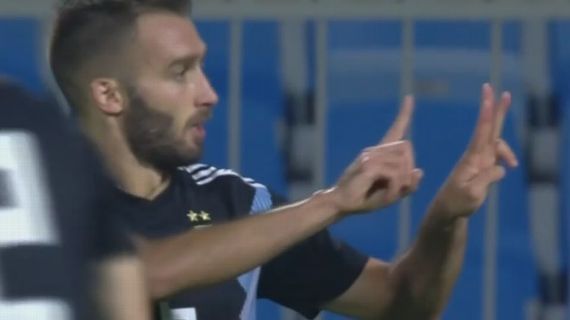 Pezzella, primo gol con l'Argentina dedicato ad Astori (FOTO)