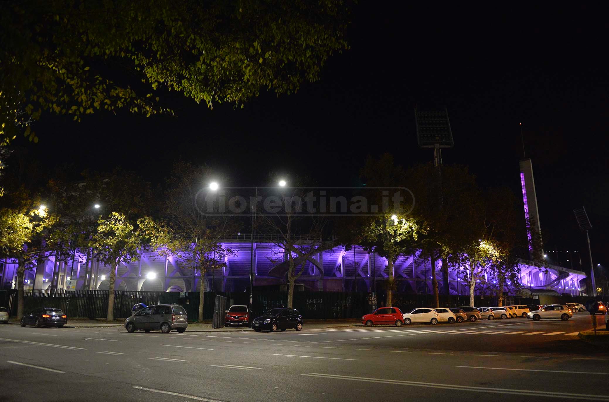 Il Franchi si illumina di viola alla vigilia di Fiorentina-Juventus (FOTO)