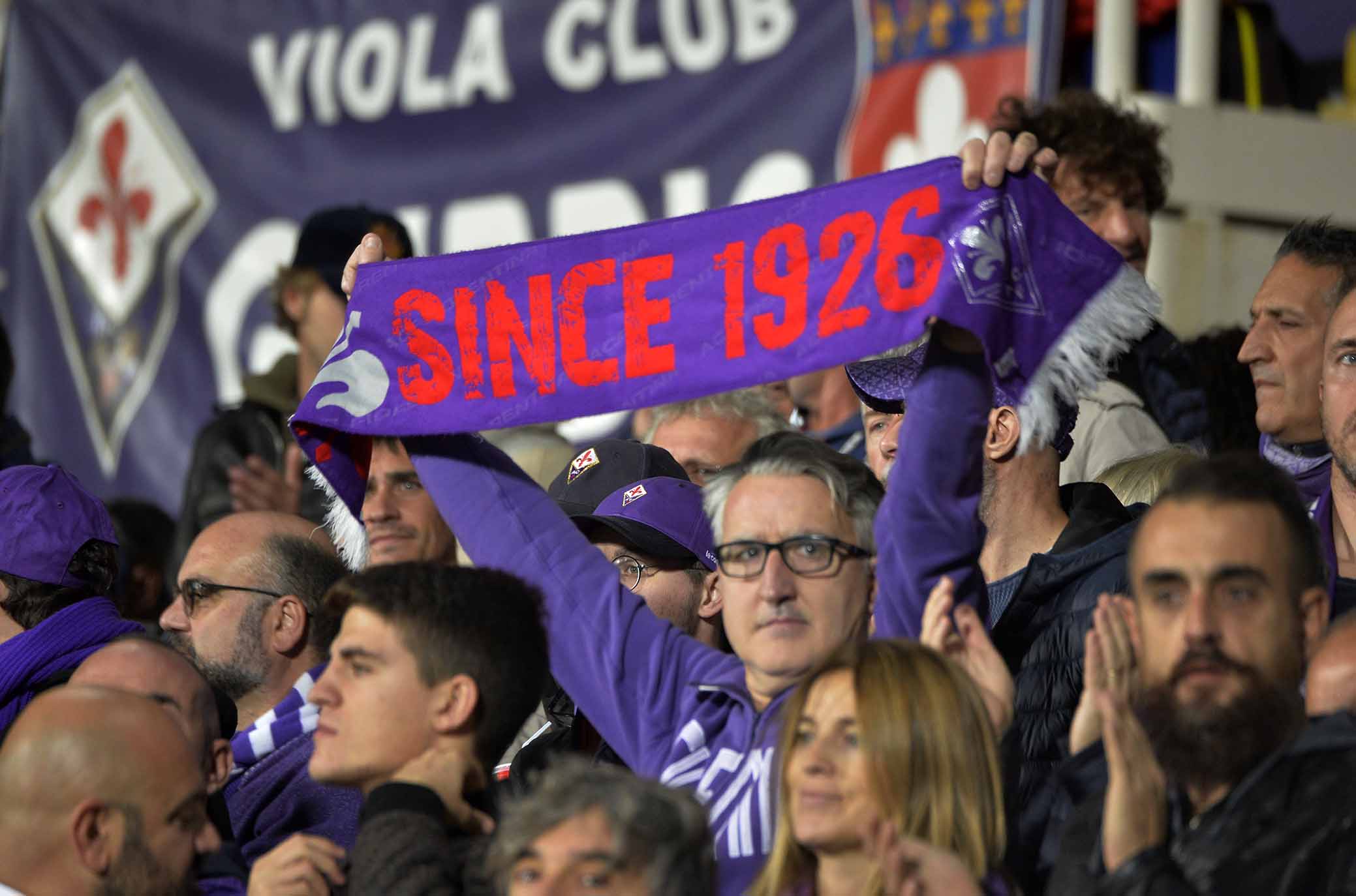 Fiorentina-Roma, le immagini dei tifosi viola al Franchi