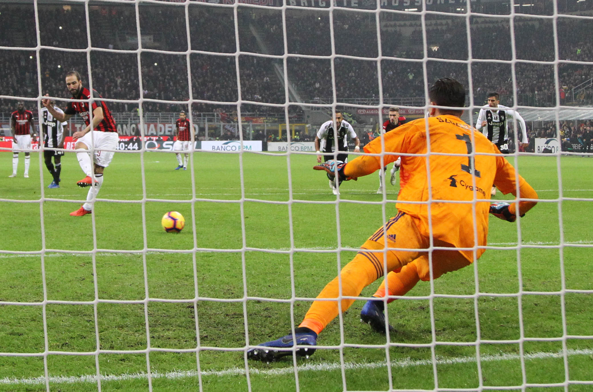 Higuain sempre più in bilico: altro esame decisivo sabato contro la Fiorentina