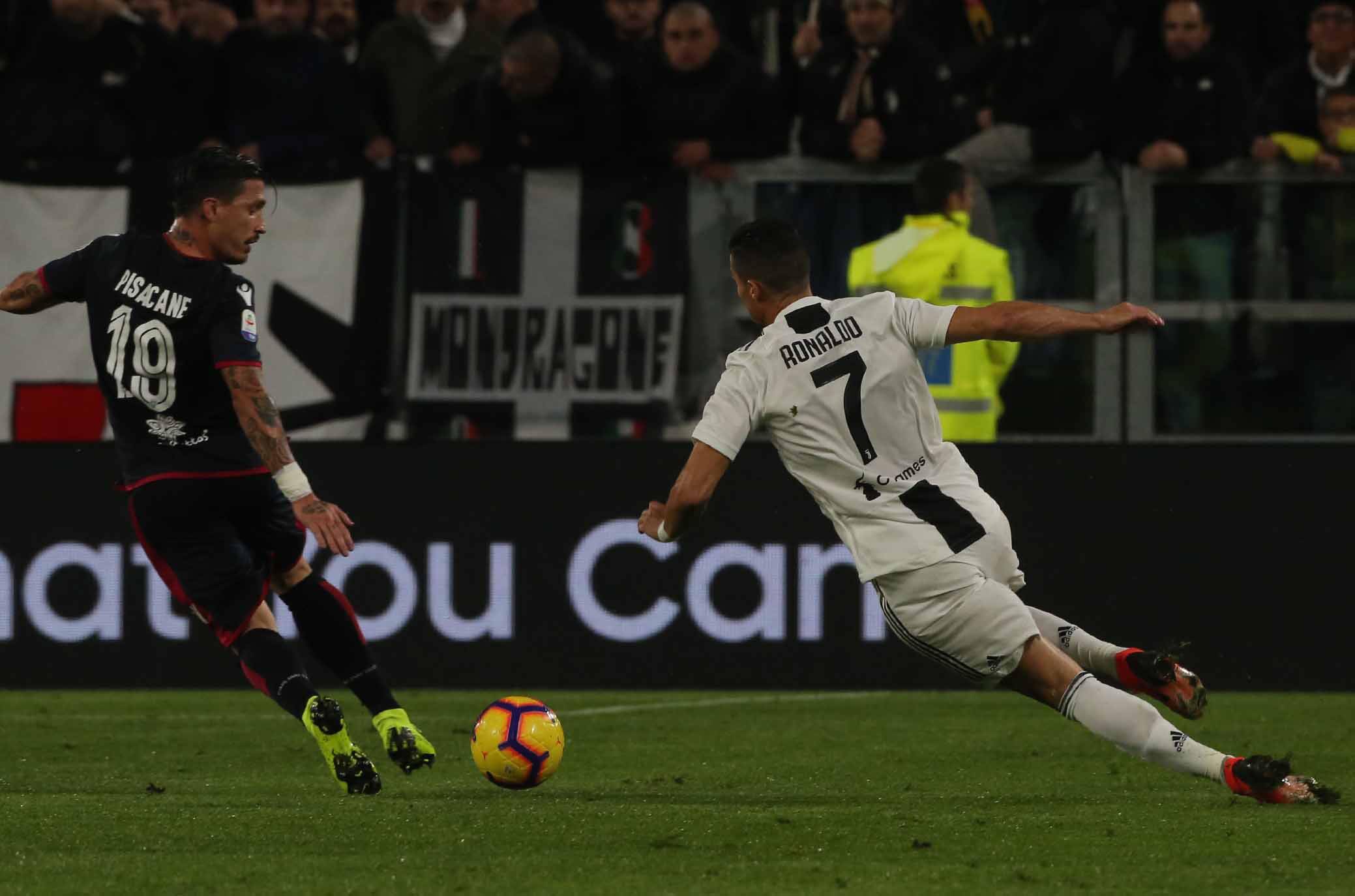 Serie A, la Juve vince con il Cagliari