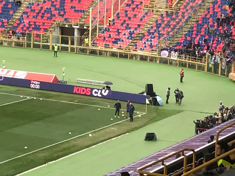 Bologna, anche Pezzella con la squadra. Si allena da solo nel pre-partita (FOTO)