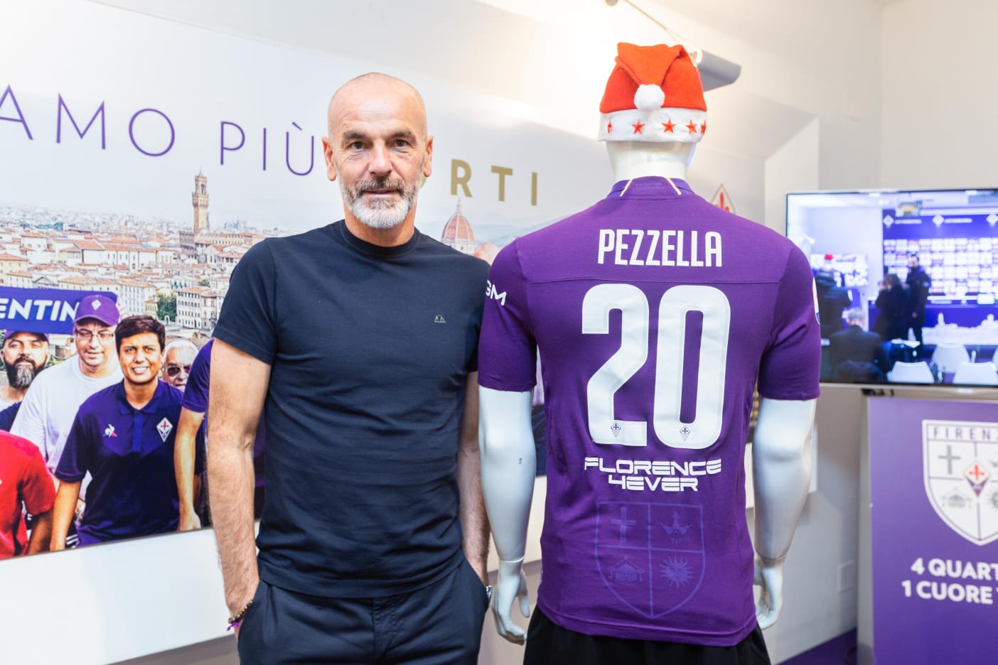 Fiorentina in campo al Meazza con una nuova scritta sulle maglie