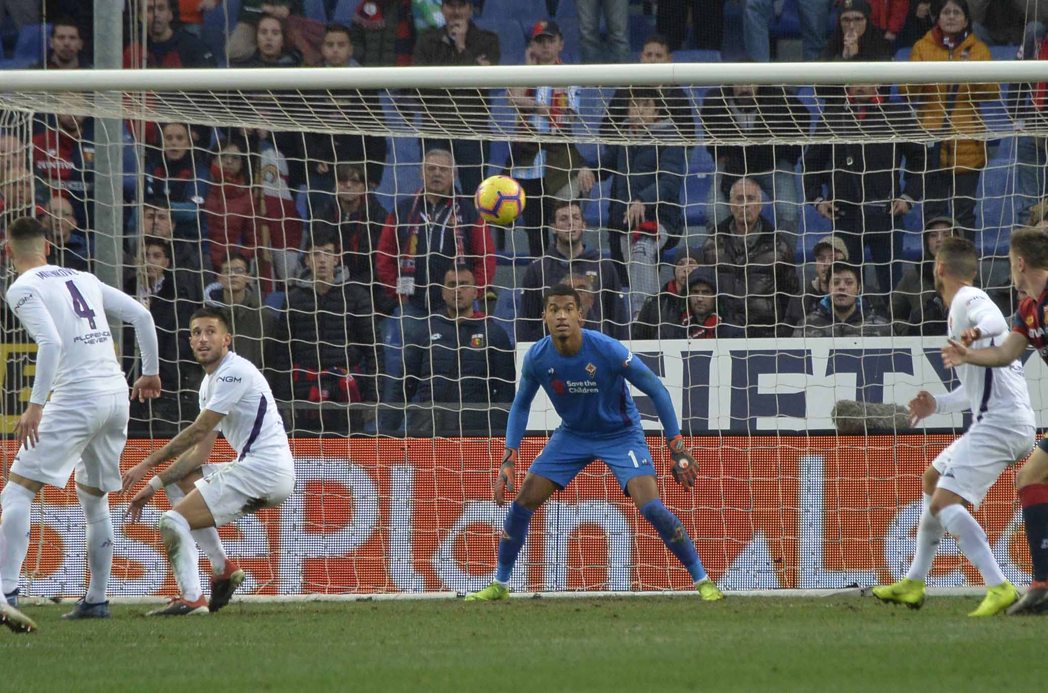 PAGELLE A CONFRONTO: Pezzella su tutti, poi Lafont, Chiesa e Milenkovic. Male Simeone