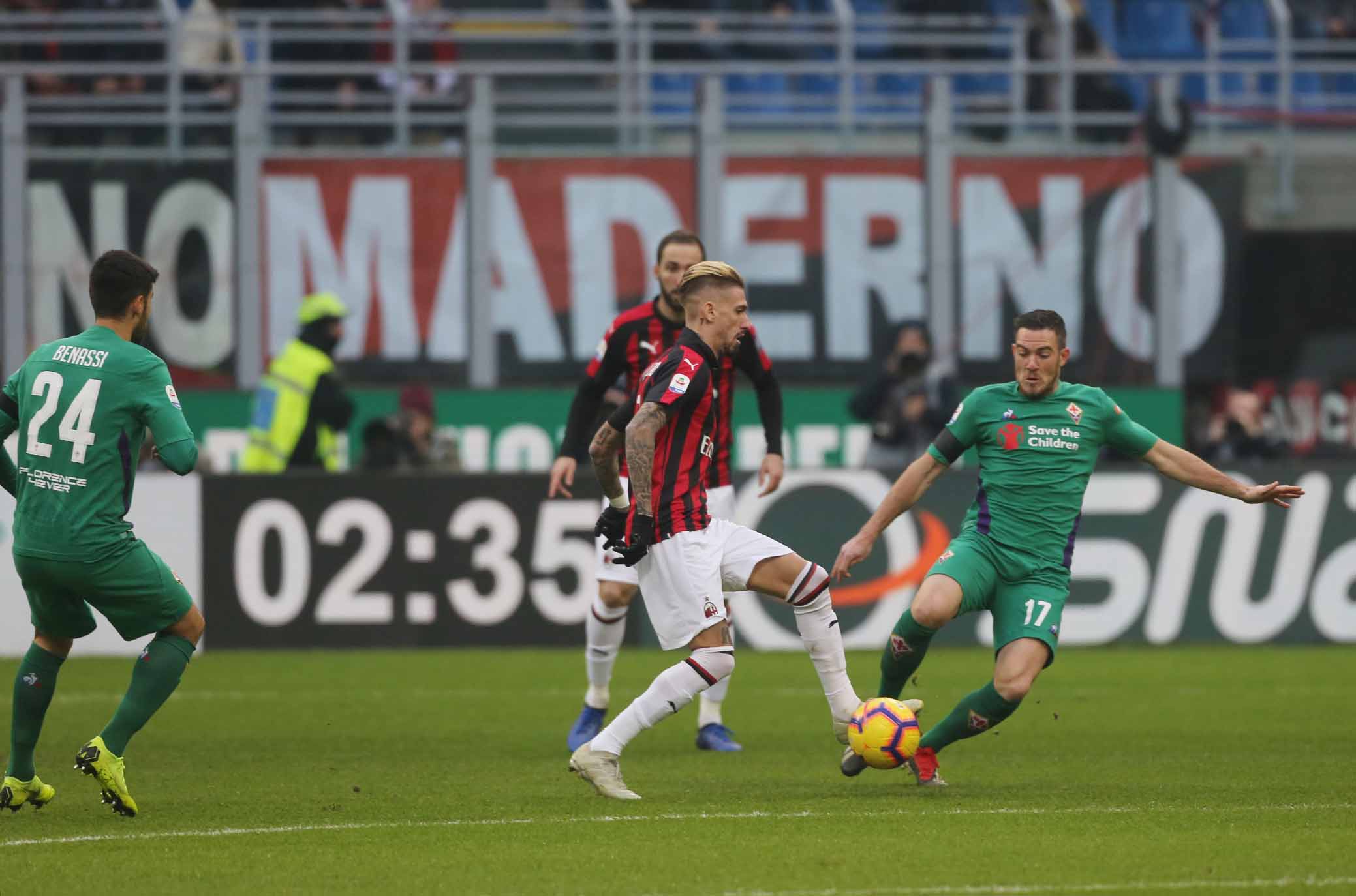 Milan, frattura del perone per Calabria. Salterà anche la Fiorentina