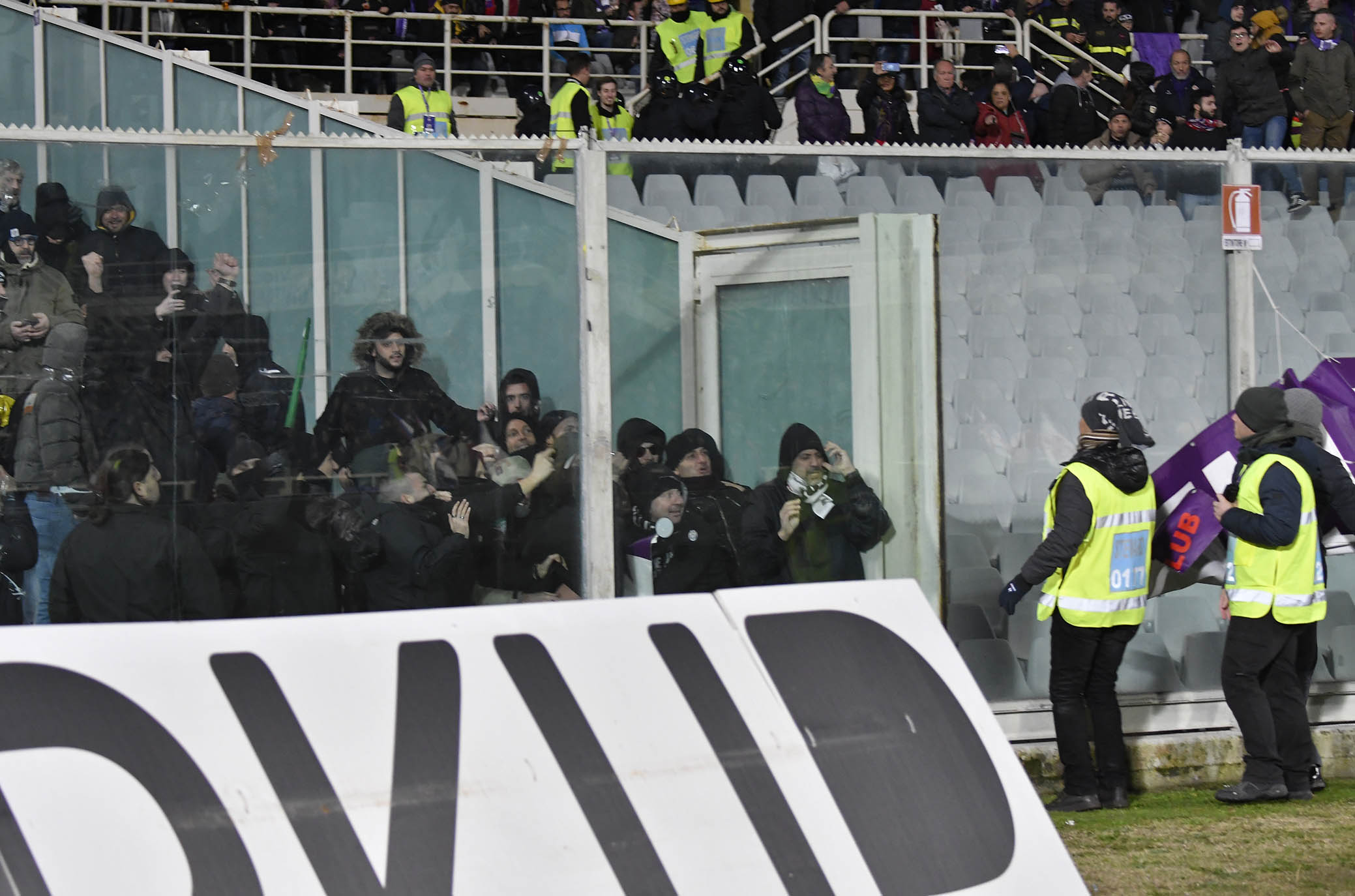 FIORENTINA-JUVENTUS 01-12-18.TIFOSI JUVENTINI NEL LORO SETTORE PRIMA DELLA GARA.SILPRESS