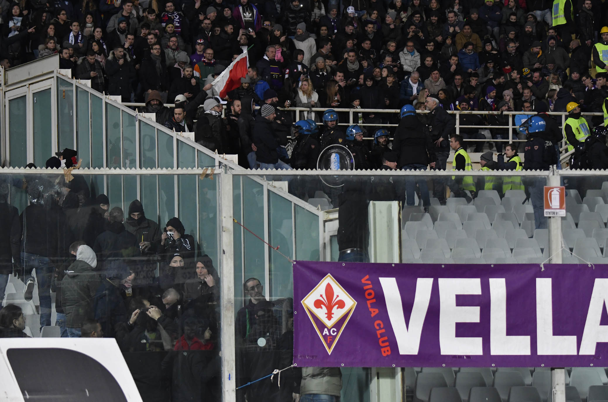 FIORENTINA-JUVENTUS 01-12-18.TIFOSI JUVENTINI NEL LORO SETTORE PRIMA DELLA GARA.SILPRESS
