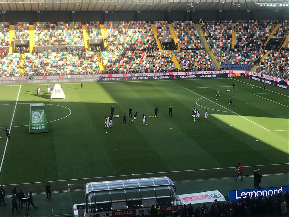 Da Udine, squadra in campo per il riscaldamento. Tanti tifosi allo stadio (FOTO)