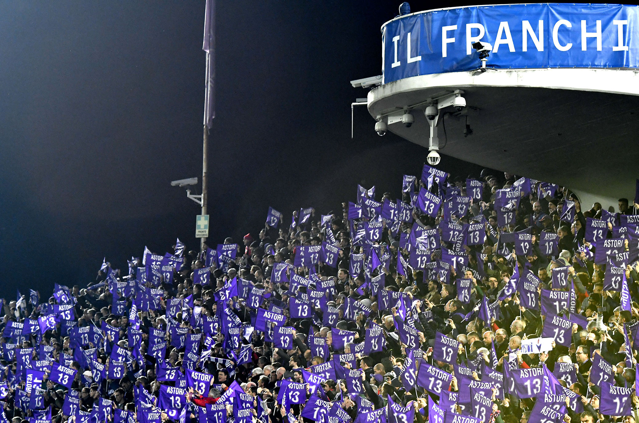 27-02-2019.SEMIFINALE COPPA ITALIA.FIORENTINA-ATALANTA. TIFOSI DELLA FIORENTINA CON LA BANDIERA DI ASTORI.GALASSI SILVANO/SILPRESS.