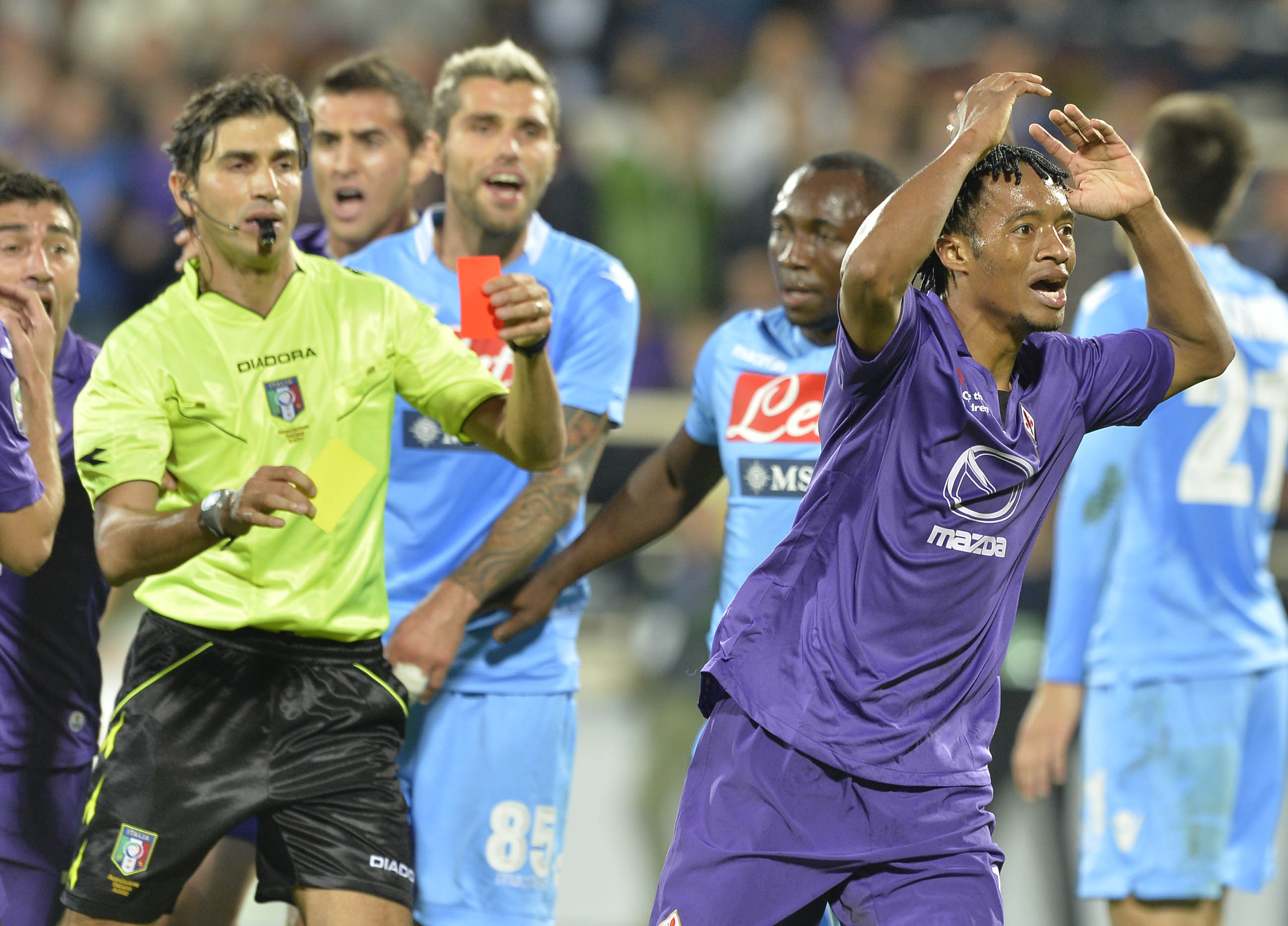 Calvarese, i precedenti: è l'arbitro della 'simulazione' di Cuadrado proprio in Fio-Napoli