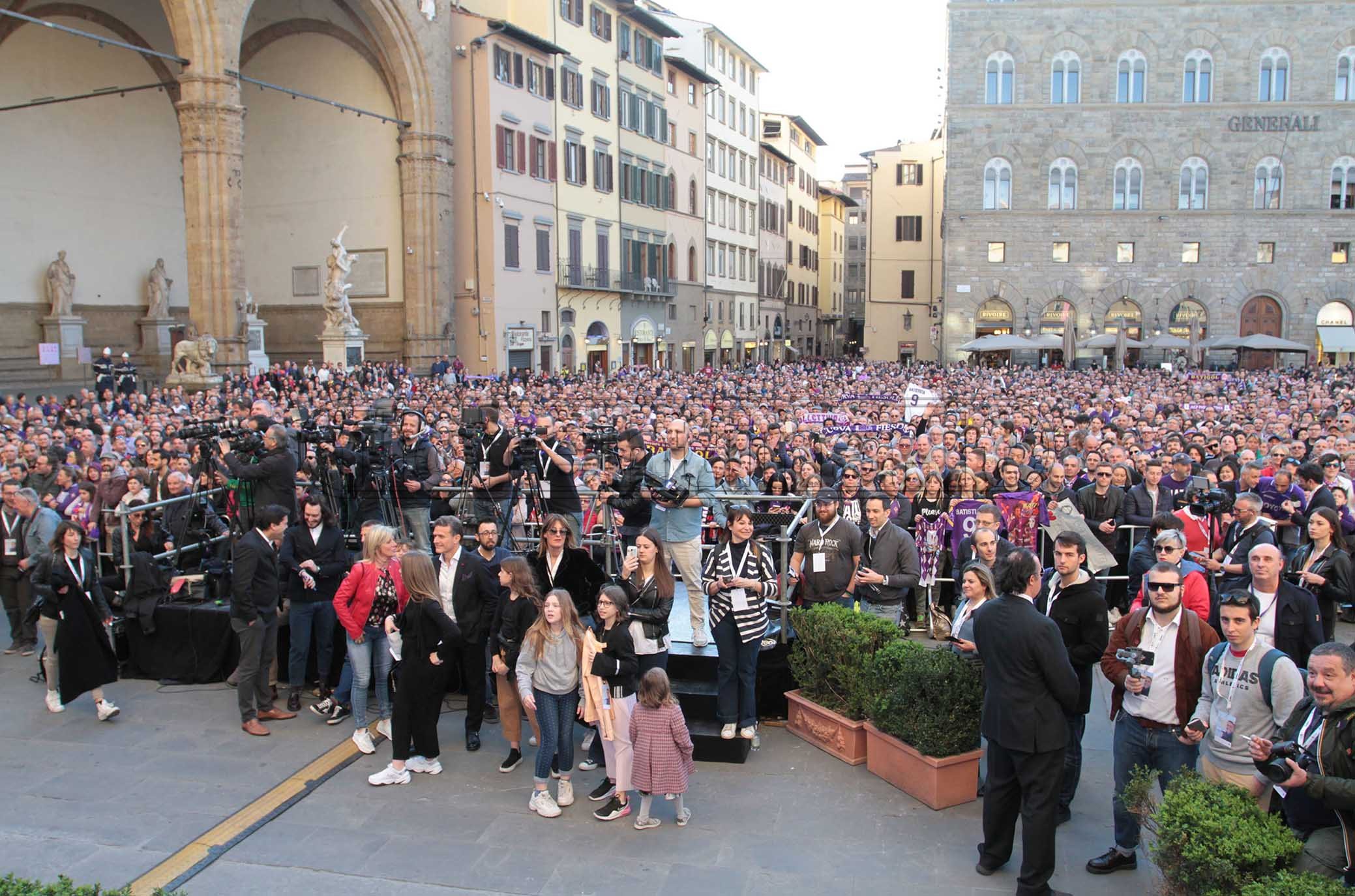 FIORENTINA 31-03-2019 GFESTA PER I 50 ANNI DI GABRIEL BATISTUTA. LA PIAZZA GREMITA DI TIFOSI. GALASSI SILVANO/SILPRESS