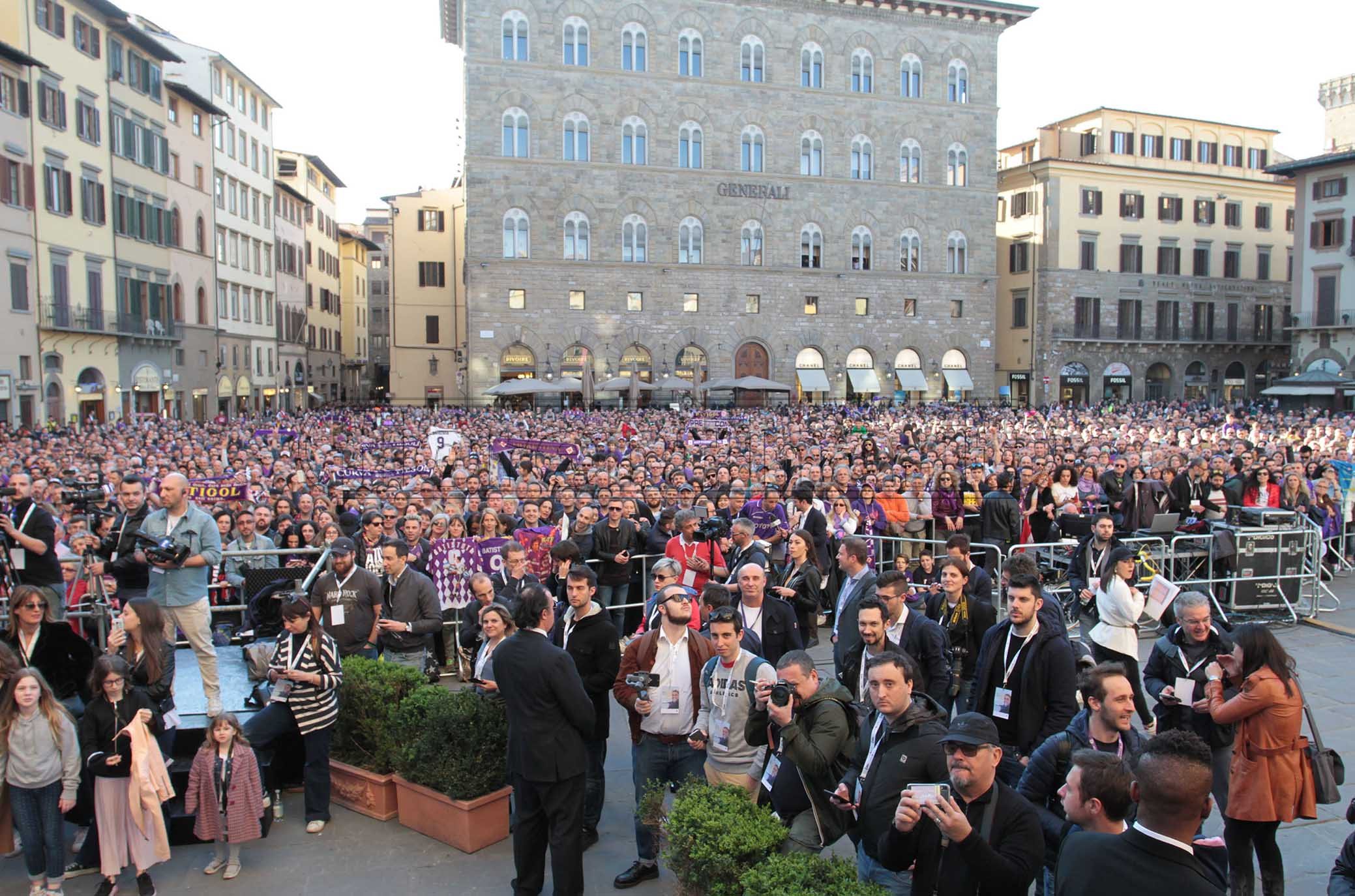 FIORENTINA 31-03-2019 GFESTA PER I 50 ANNI DI GABRIEL BATISTUTA. LA PIAZZA GREMITA DI TIFOSI. GALASSI SILVANO/SILPRESS
