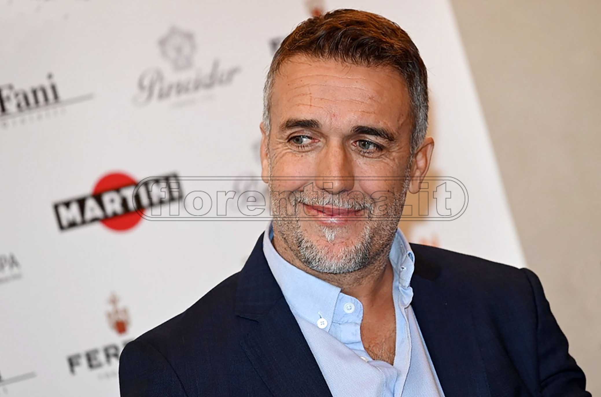Batistuta esulta dall’ospedale per la caviglia hi-tech. Maradona lo voleva al Gimnasia
