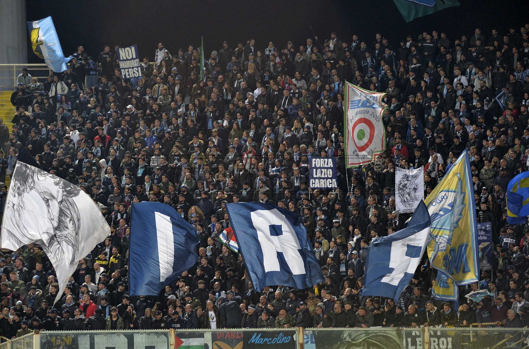 Lazio: venti tifosi denunciati per i saluti romani col Rennes. Pronto anche il Daspo