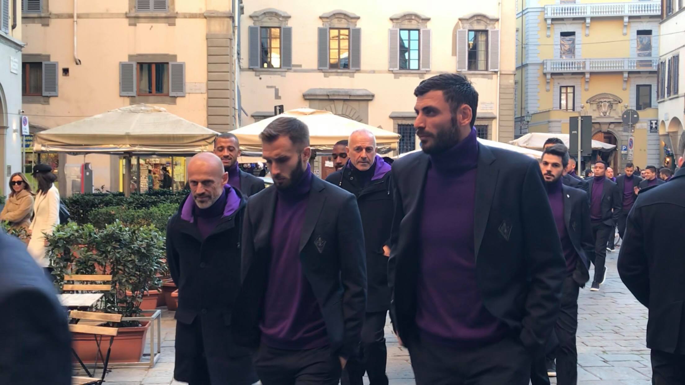 Astori, terminata la messa. La Fiorentina lascia San Lorenzo (Video VI.IT)