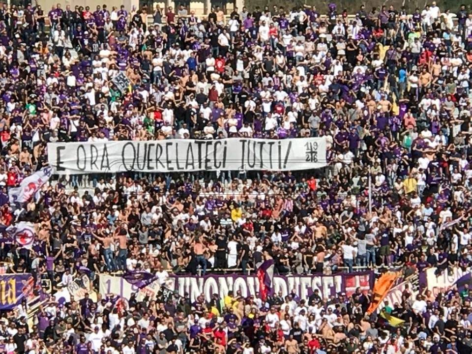 Striscione in Fiesole: "E ora querelateci tutti". Cori della curva contro la proprietà (FOTO)