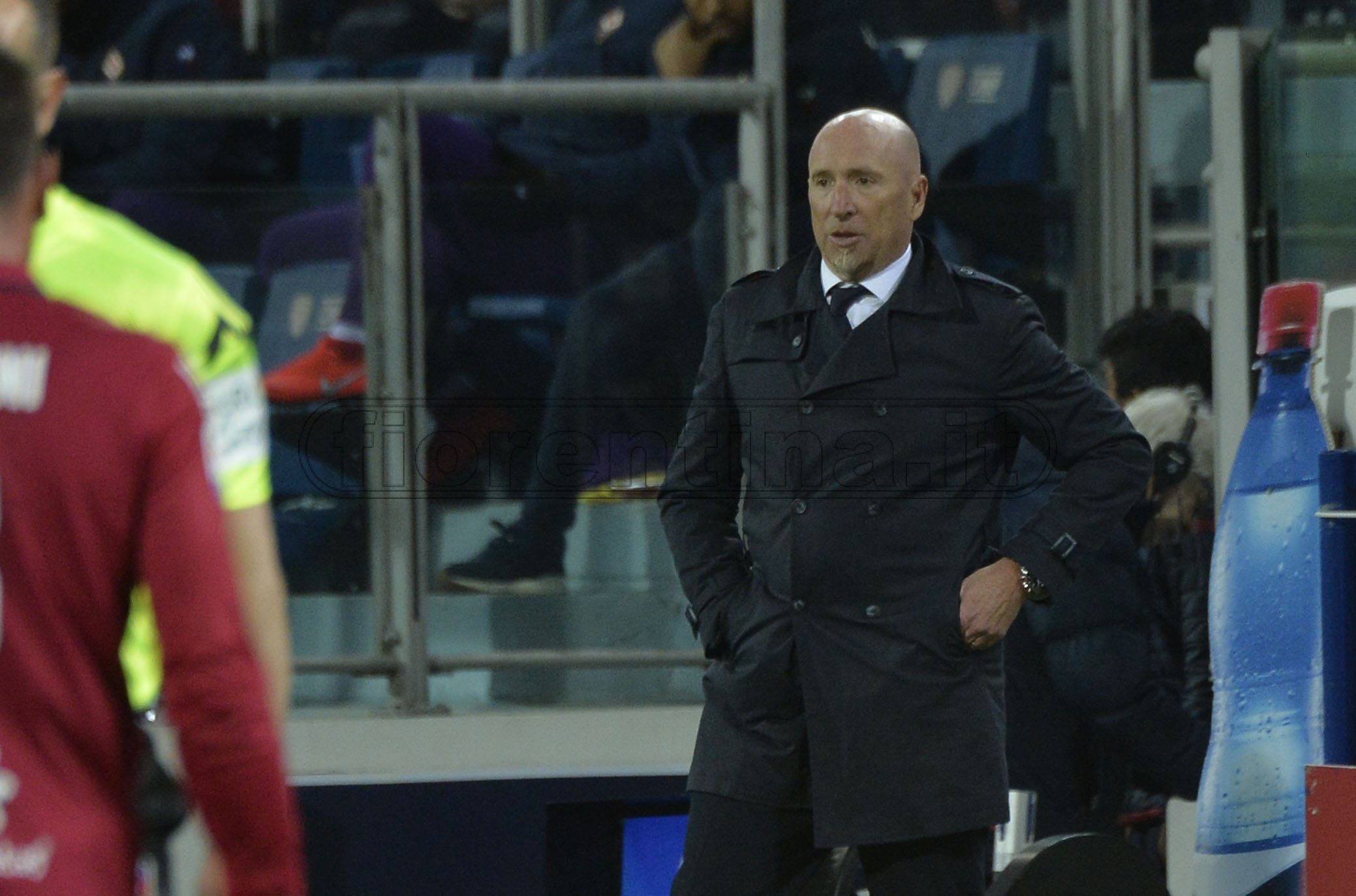 Maran, di nuovo lui. Per almeno due volte vicino alla panchina della Fiorentina