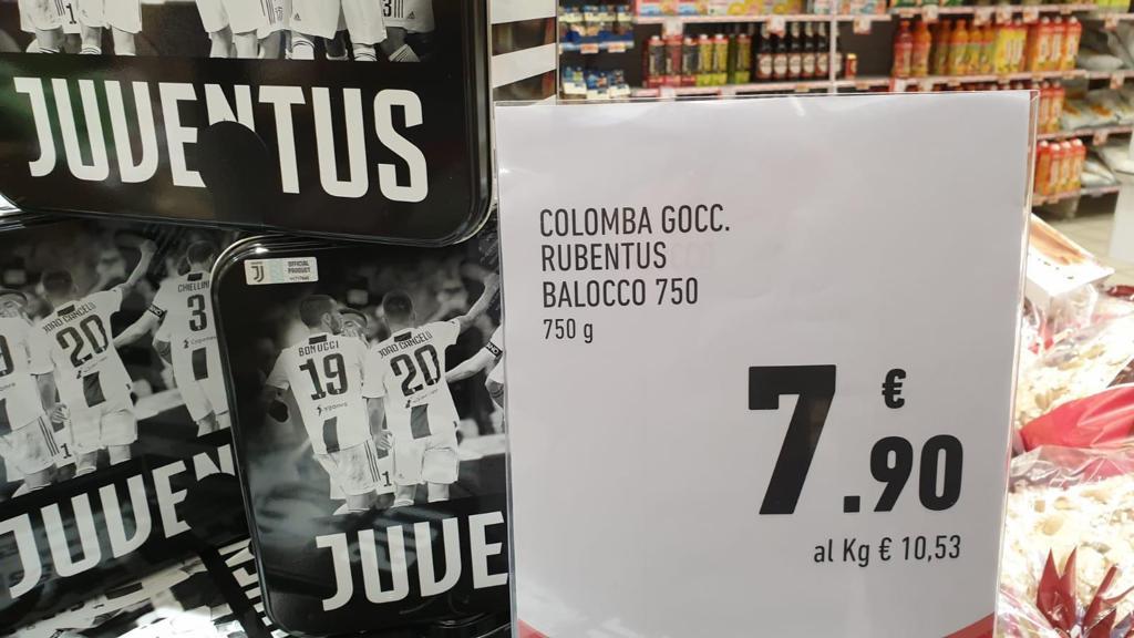 Scrive 'Rubentus' sul cartello della colomba Juve: rischia il licenziamento