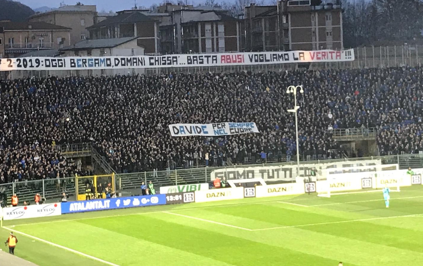 Lo striscione della Curva atalantina: "Davide per sempre nel cuore" (FOTO)