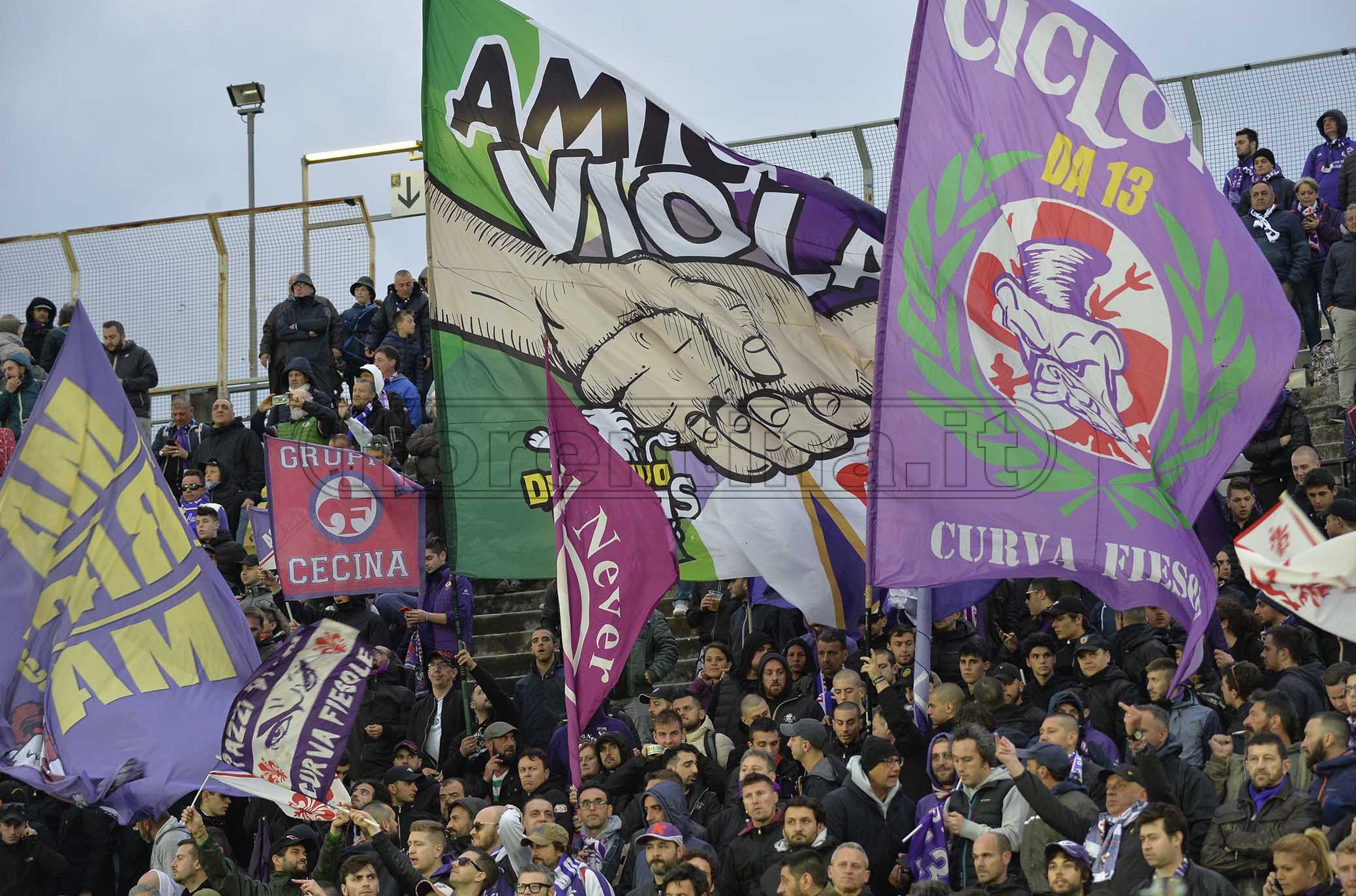 Firenze deve spingere la Fiorentina verso la salvezza. Squadra impaurita e nervosa, proprietà assente, serve la spinta della città per rimanere in Serie A