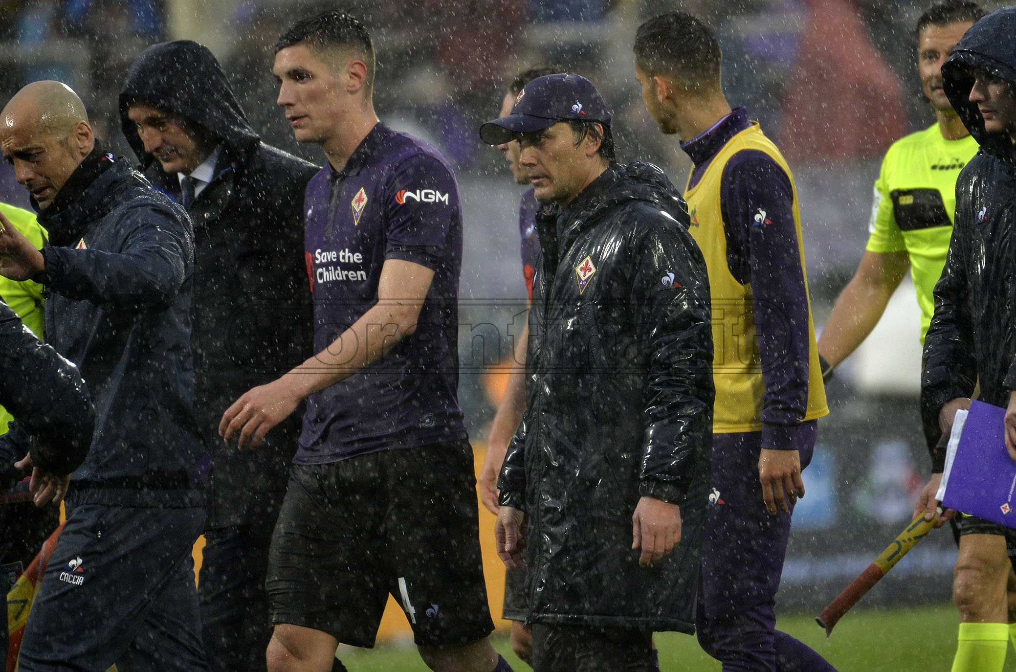 Montella non risolve, altro flop. Tifosi tra tante assenze e proteste