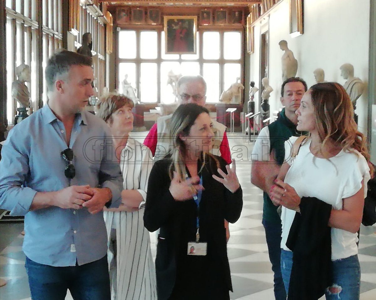 Batistuta, ieri visita agli Uffizi con la famiglia