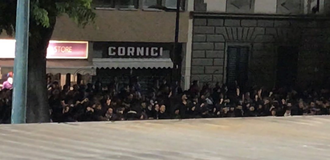Contestazione fuori dal Franchi: tifosi riuniti davanti alla Tribuna (VIDEO)