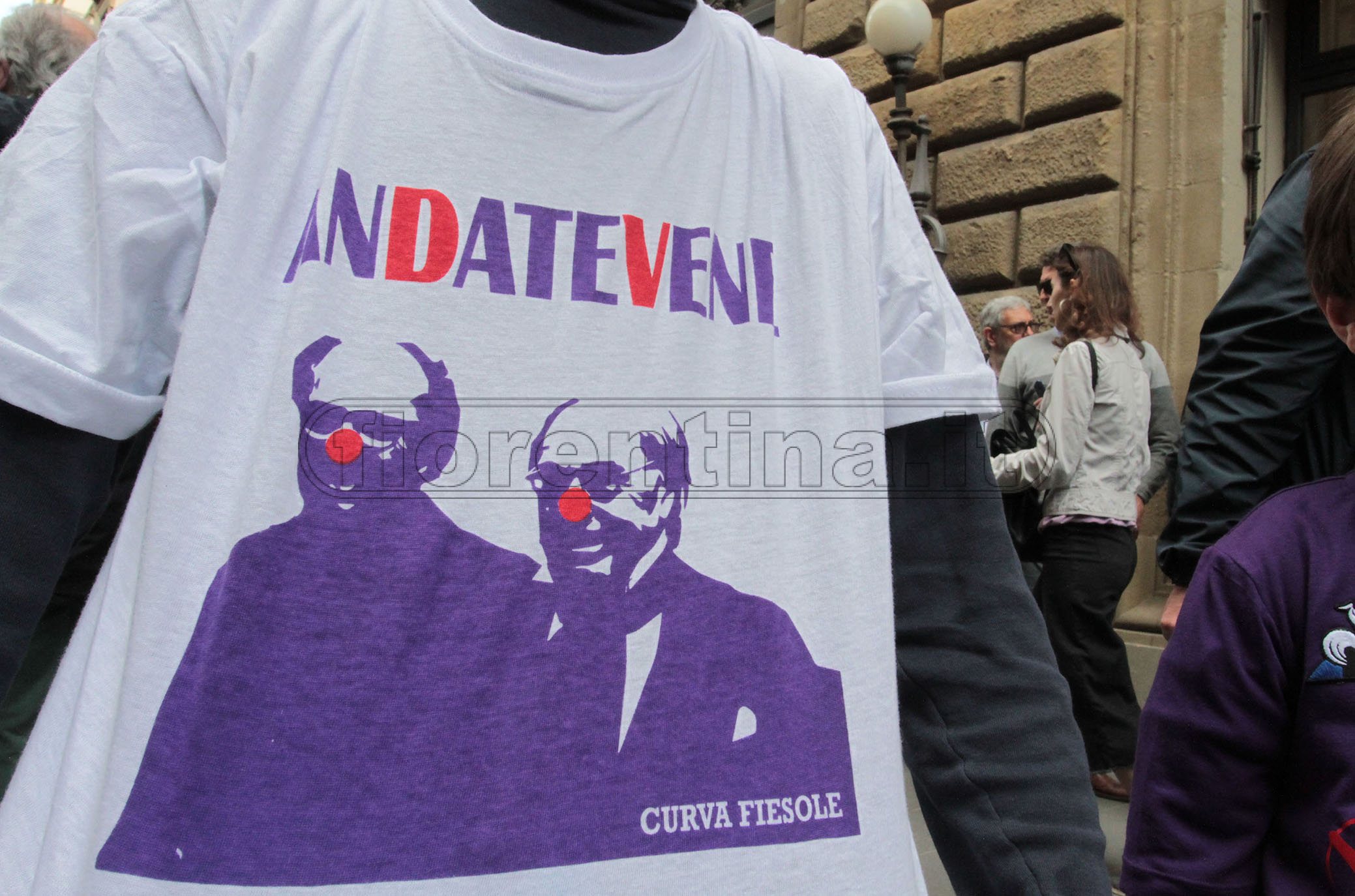 FIORENTINA 11-05-2019. Flash mob: Striscioni contro Della Valle in via Tornabuoni. SILPRESS