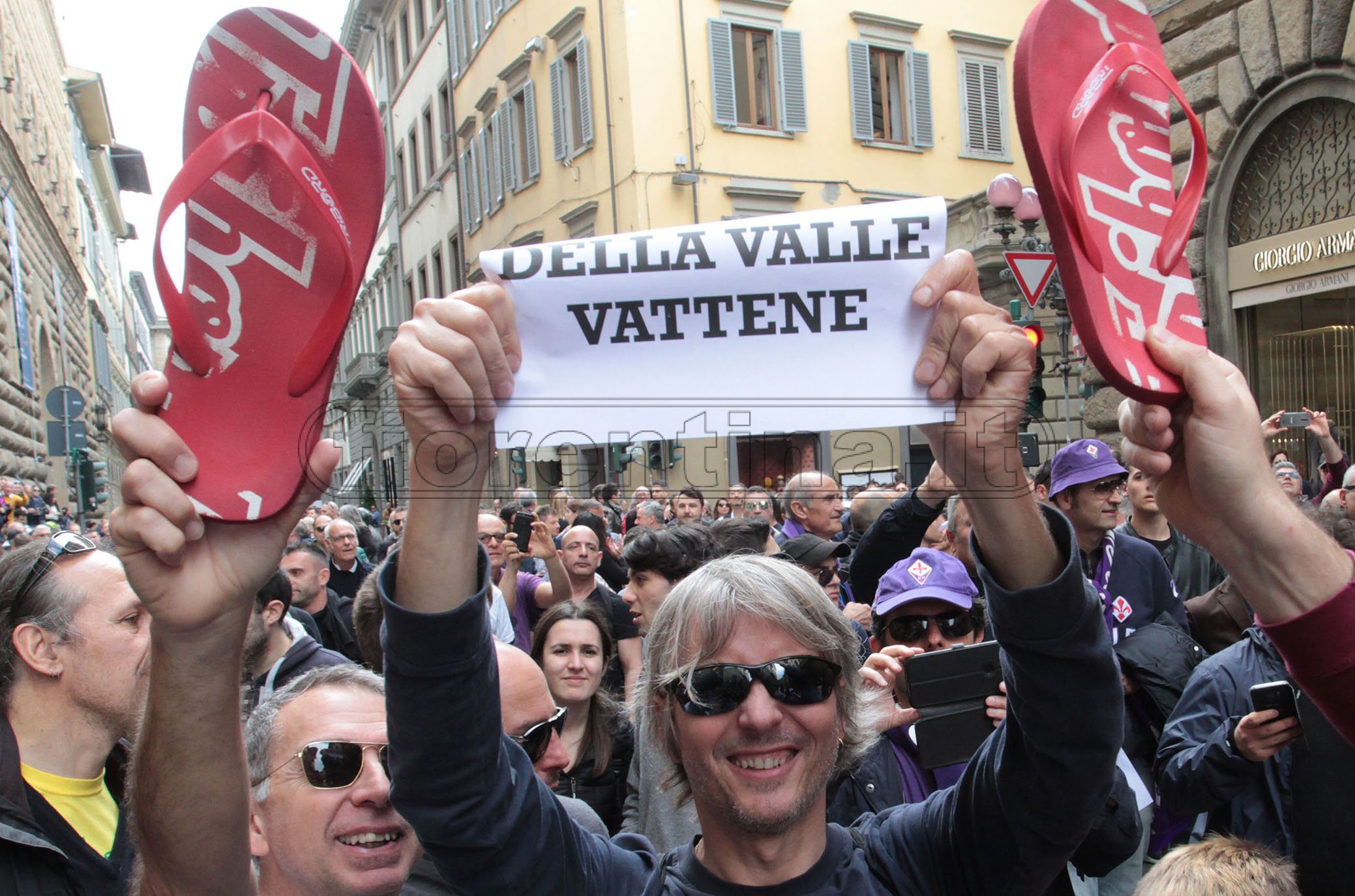 FIORENTINA 11-05-2019. Flash mob: Striscioni contro Della Valle in via Tornabuoni. SILPRESS