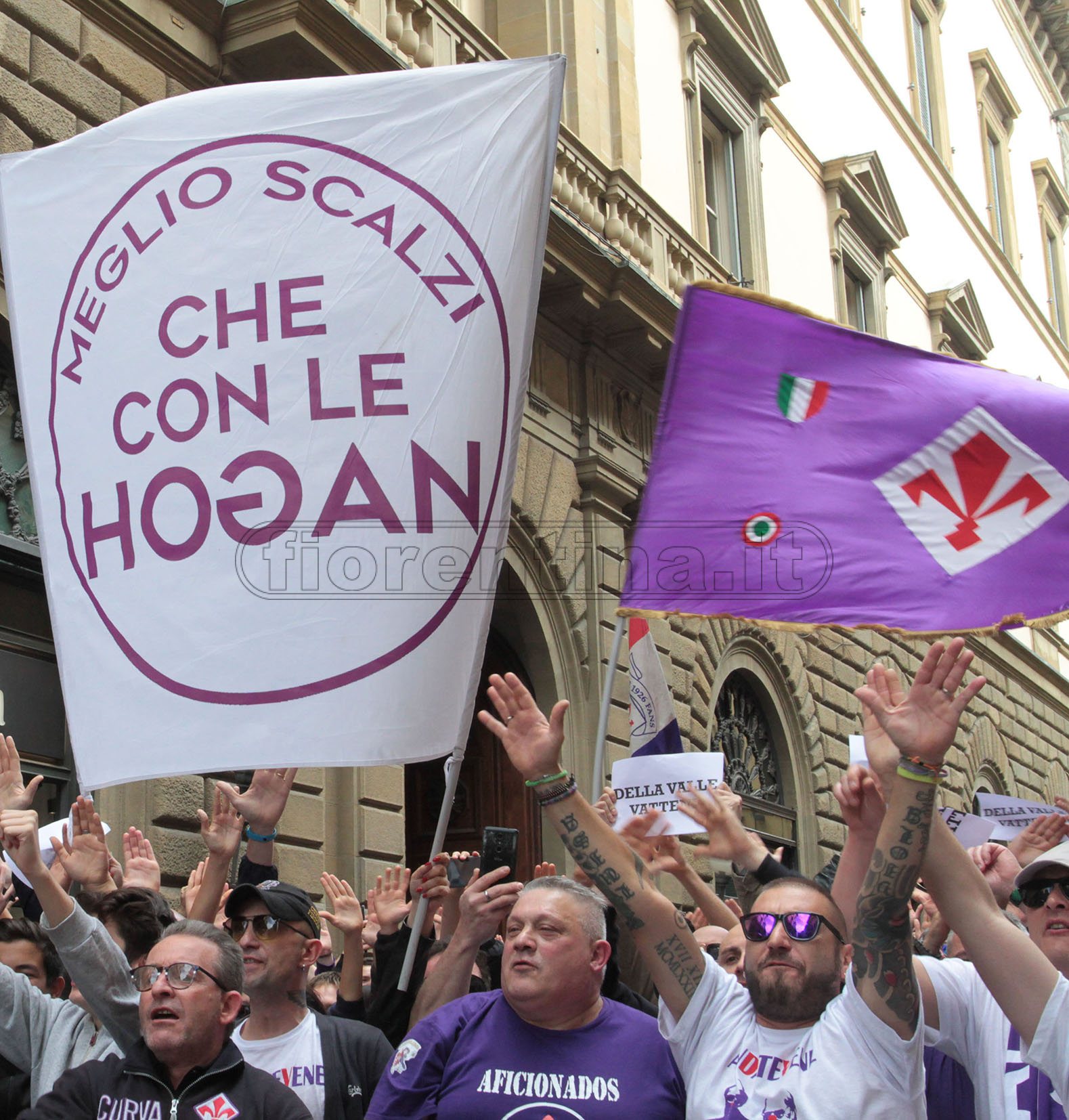 FIORENTINA 11-05-2019. Flash mob: Striscioni contro Della Valle in via Tornabuoni. SILPRESS