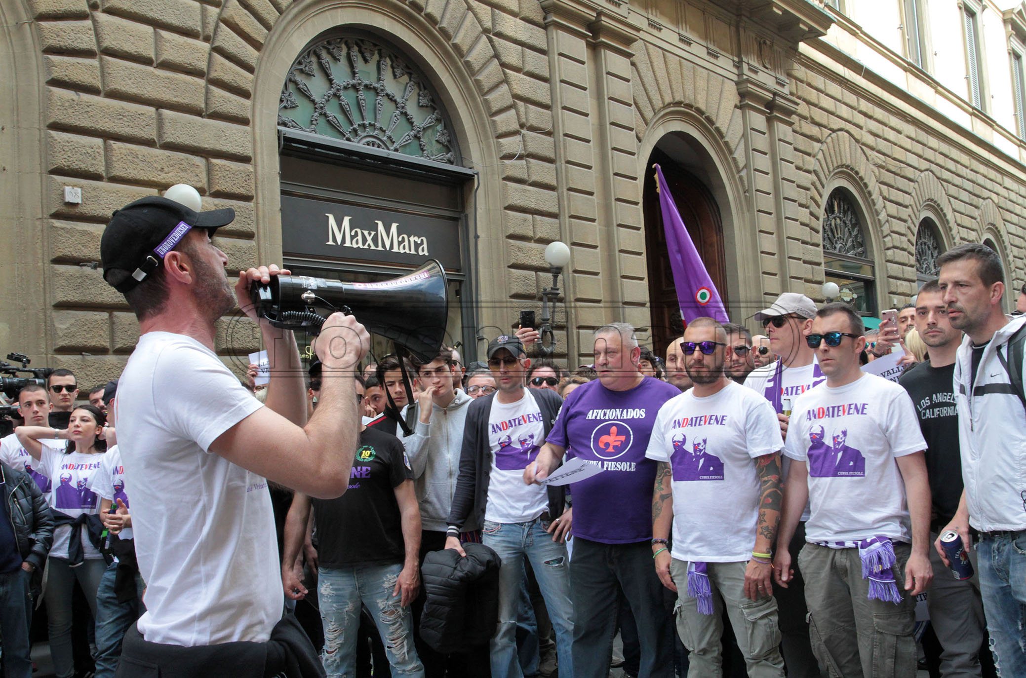 FIORENTINA 11-05-2019. Flash mob: Striscioni contro Della Valle in via Tornabuoni. SILPRESS