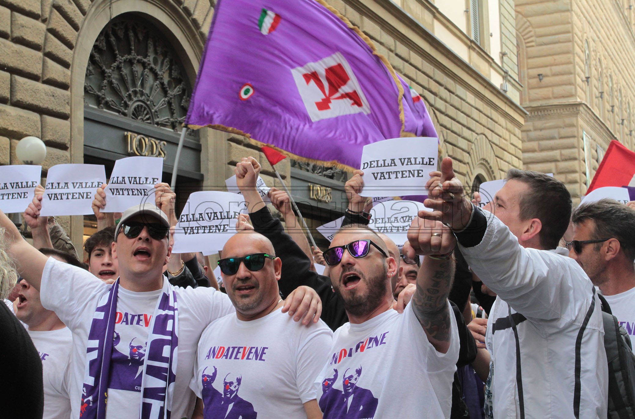 FIORENTINA 11-05-2019. Flash mob: Striscioni contro Della Valle in via Tornabuoni. SILPRESS