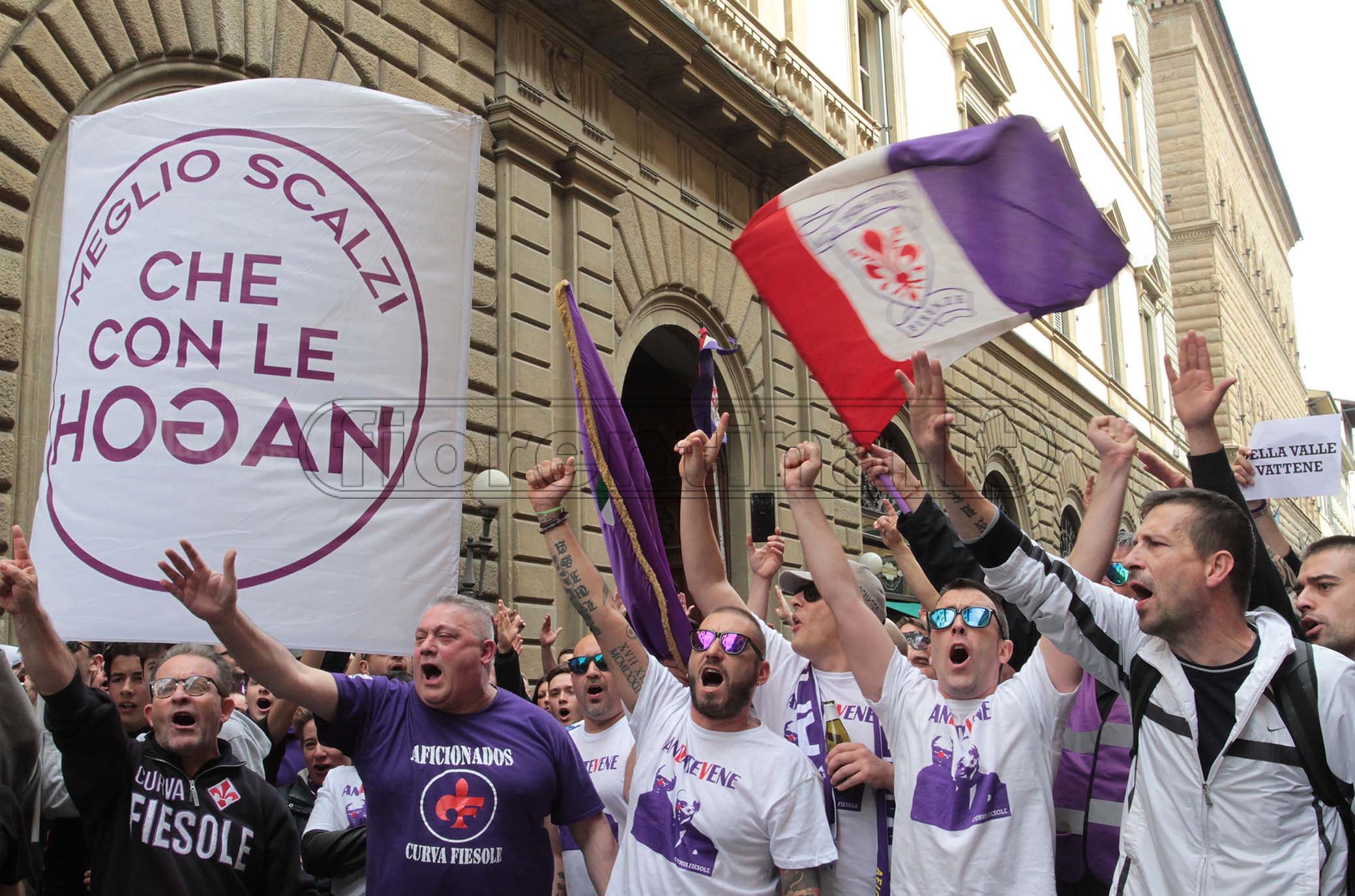 FIORENTINA 11-05-2019. Flash mob: Striscioni contro Della Valle in via Tornabuoni. SILPRESS