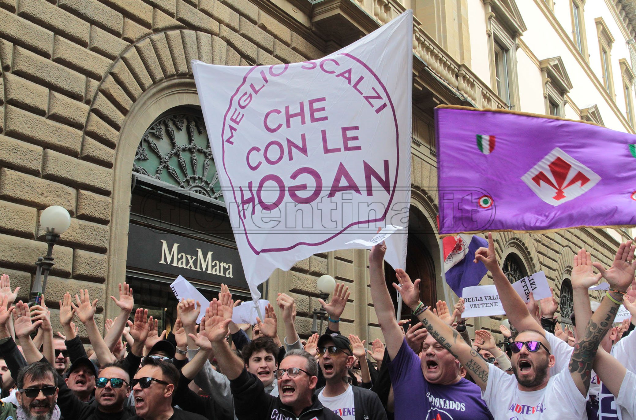 FIORENTINA 11-05-2019. Flash mob: Striscioni contro Della Valle in via Tornabuoni. SILPRESS
