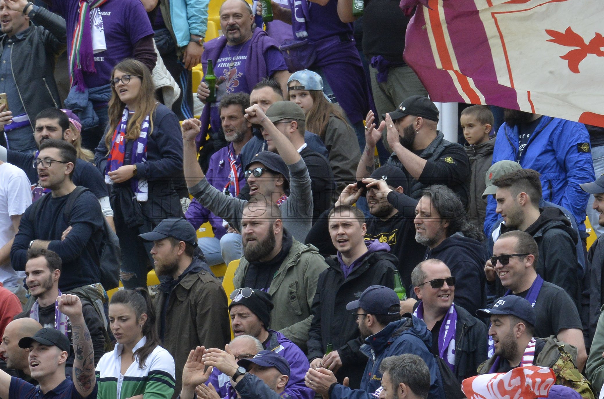 Parma-Fiorentina, le immagini dei tifosi viola al Tardini