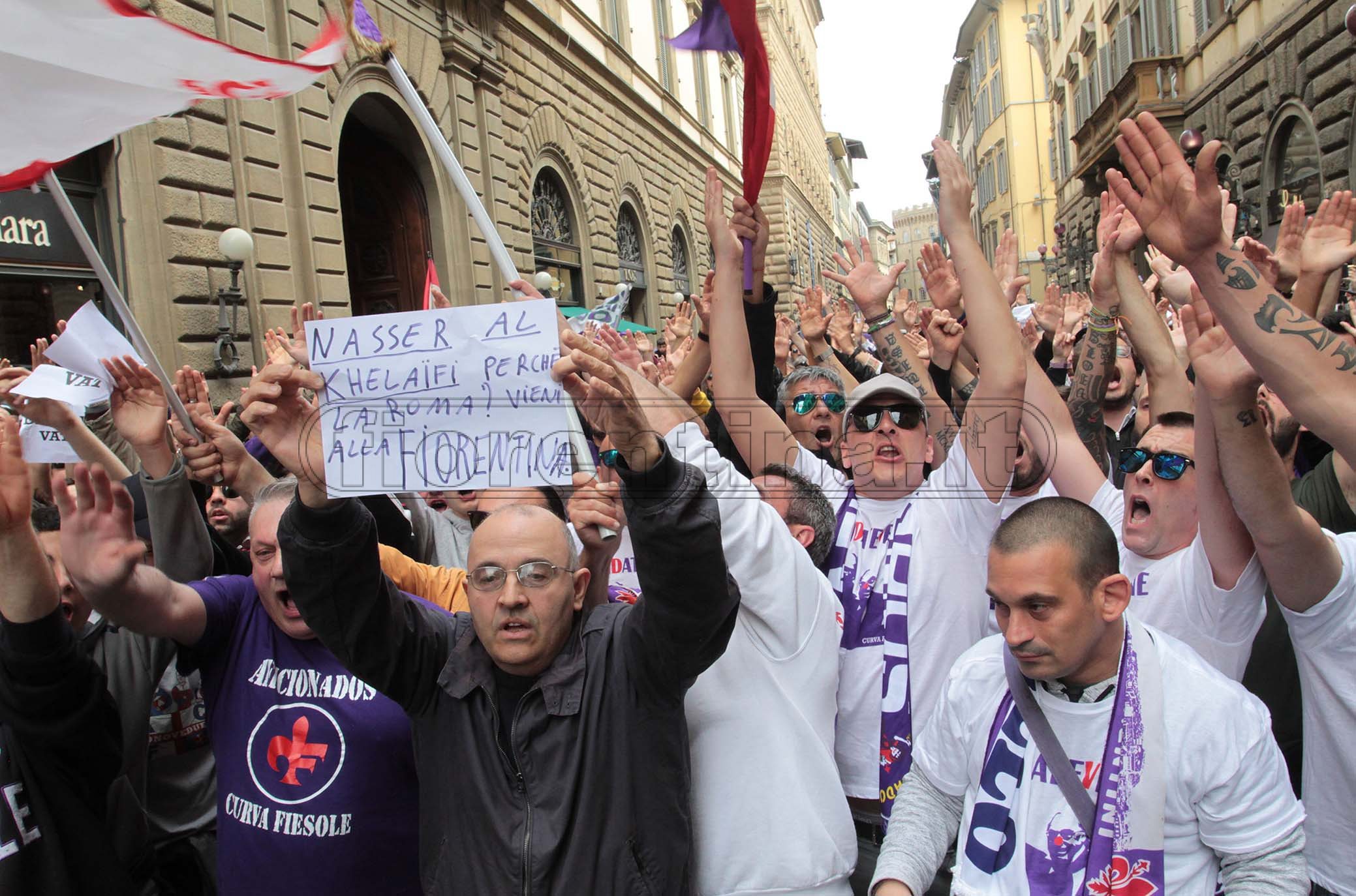FIORENTINA 11-05-2019. Flash mob: Striscioni contro Della Valle in via Tornabuoni. SILPRESS
