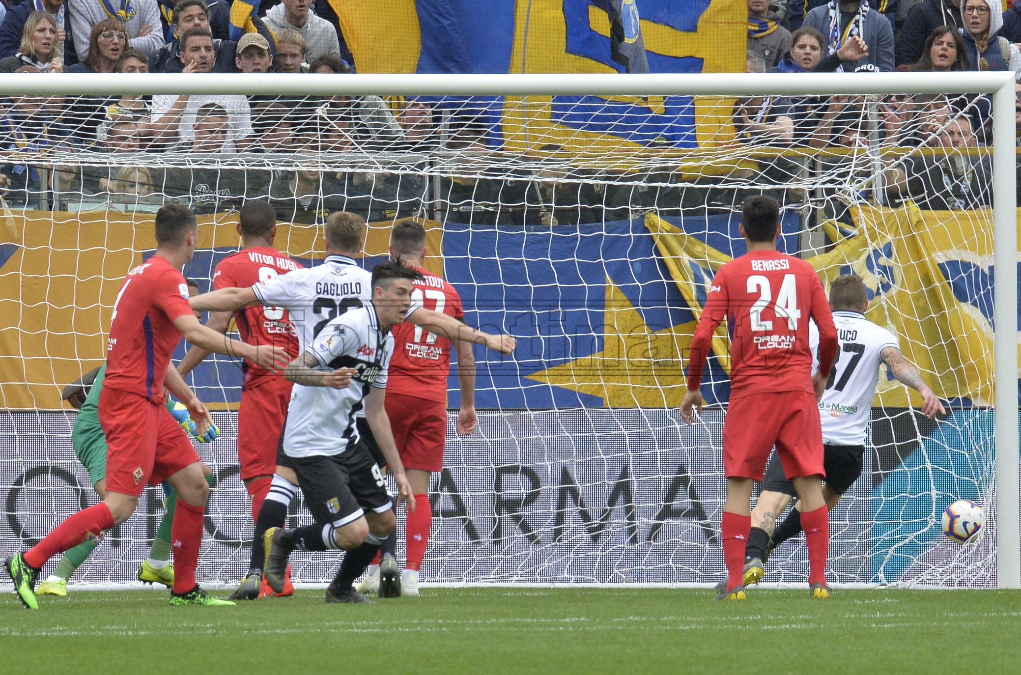 Parma: carattere e determinazione valgono la A. Fiorentina: possesso inutile e sterilità