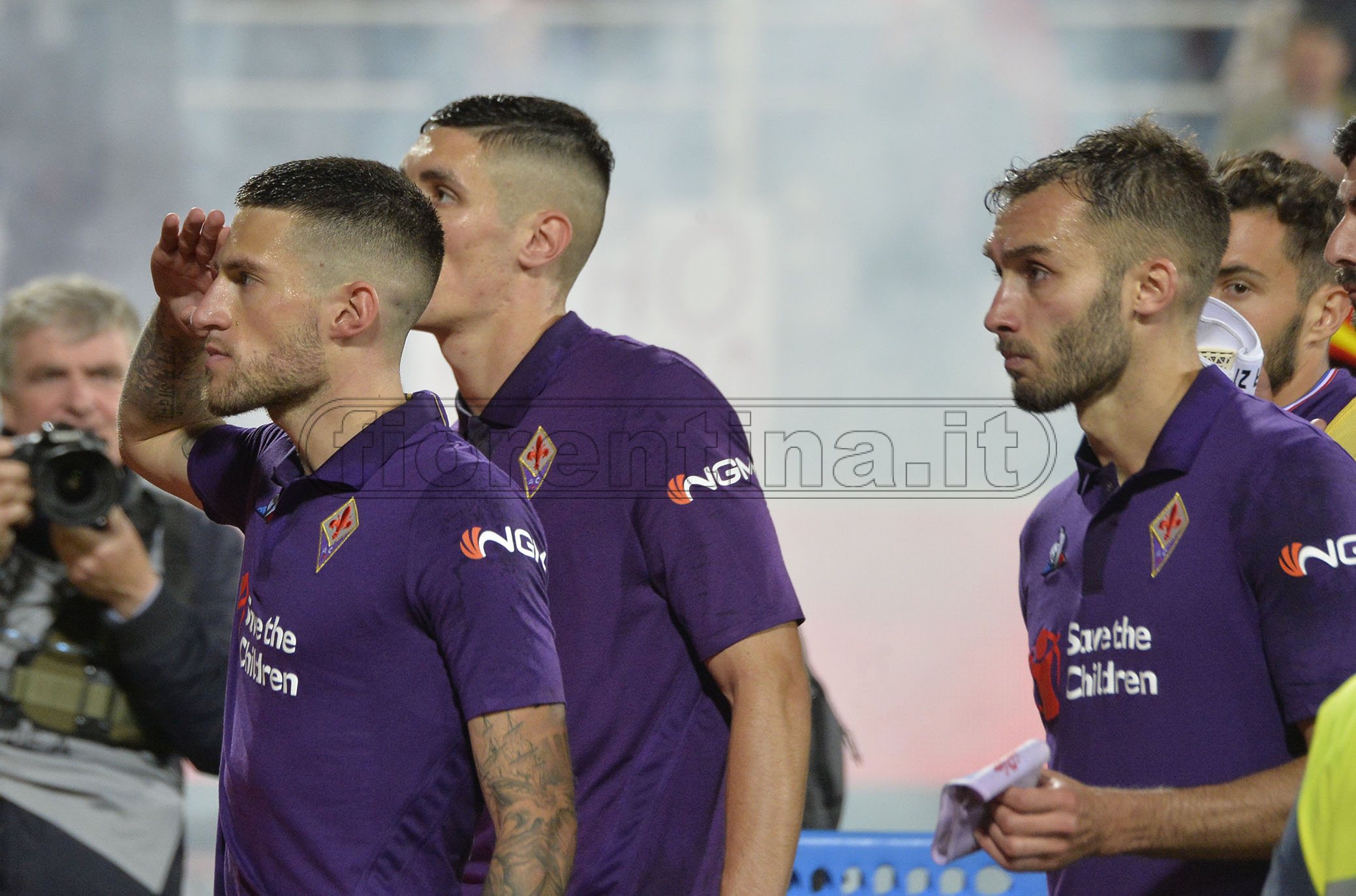 Fiorentina e Genoa, salvezza senza giocare. E alla fine rabbia e fischi per tutti