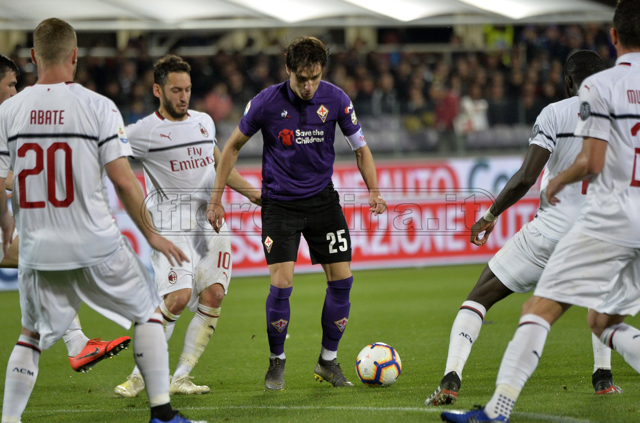 Milan-Fio, squadre a confronto: solo 3 gol per il Milan. Chiesa-Piatek, sfida dello spreco