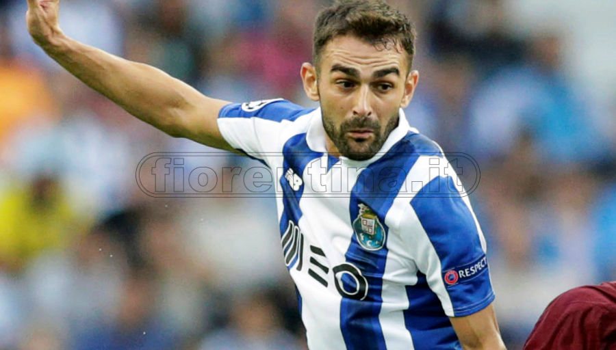 Dalla Spagna, anche la Fiorentina su Adrian Lopez. E' in scadenza al Porto