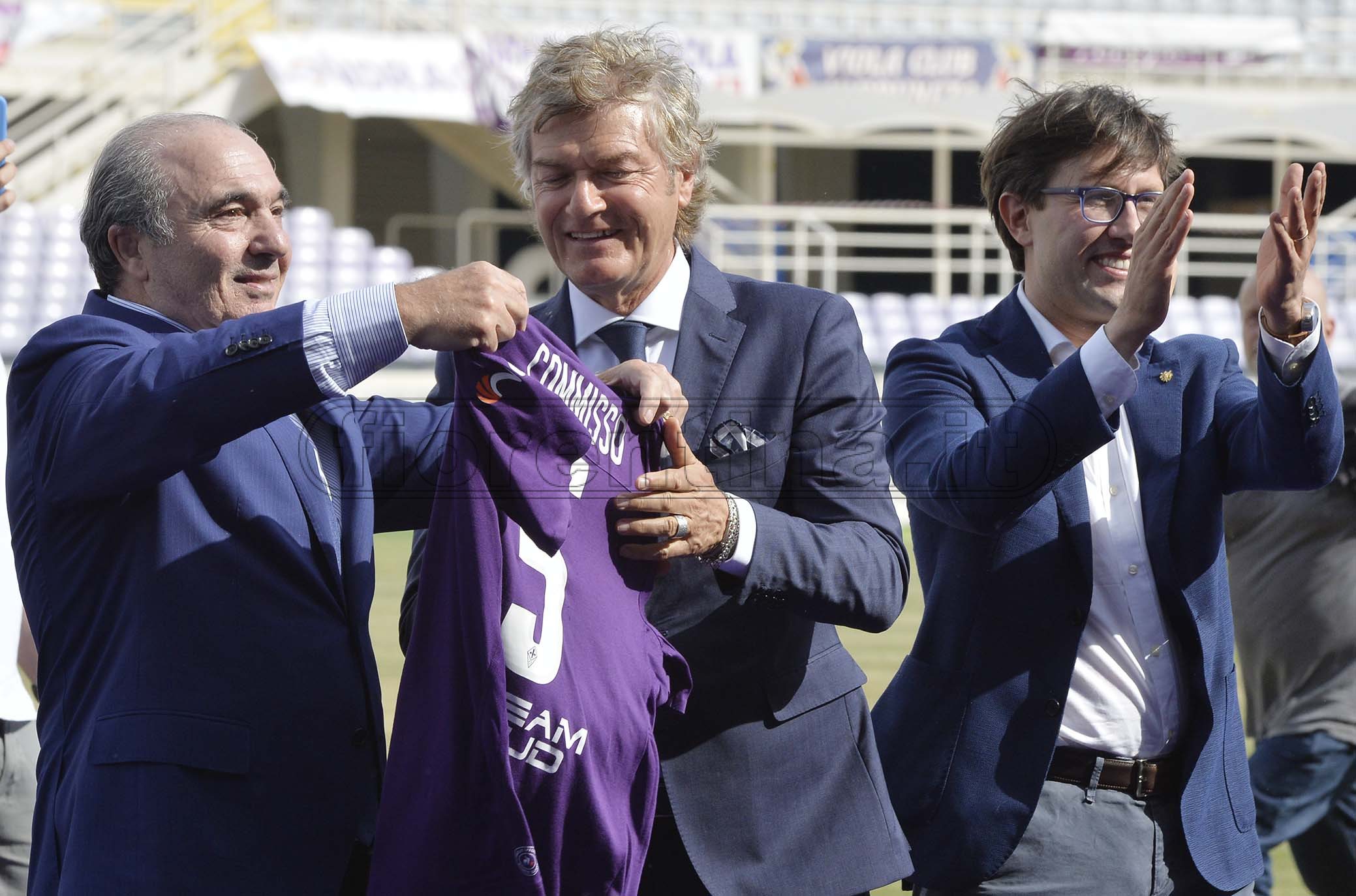 FIORENTINA 07-06-2019 PRESENTAZIONE DI ROCCO COMMISSO AL FRANCHI. GIANCARLO ANTOGNONI DONA LA MAGLIA A ROCCO COMMISSO. GALASSI SILVANO/SILPRESS