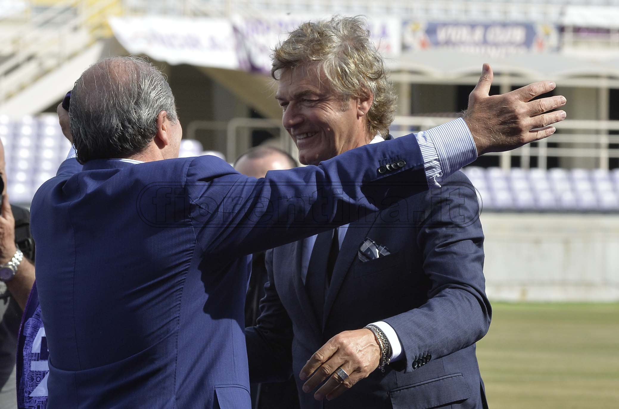 FIORENTINA 07-06-2019 PRESENTAZIONE DI ROCCO COMMISSO AL FRANCHI. ABBRACCIO FRA ROCCO COMMISSO E GIANCARLO ANTOGNONI. GALASSI SILVANO/SILPRESS