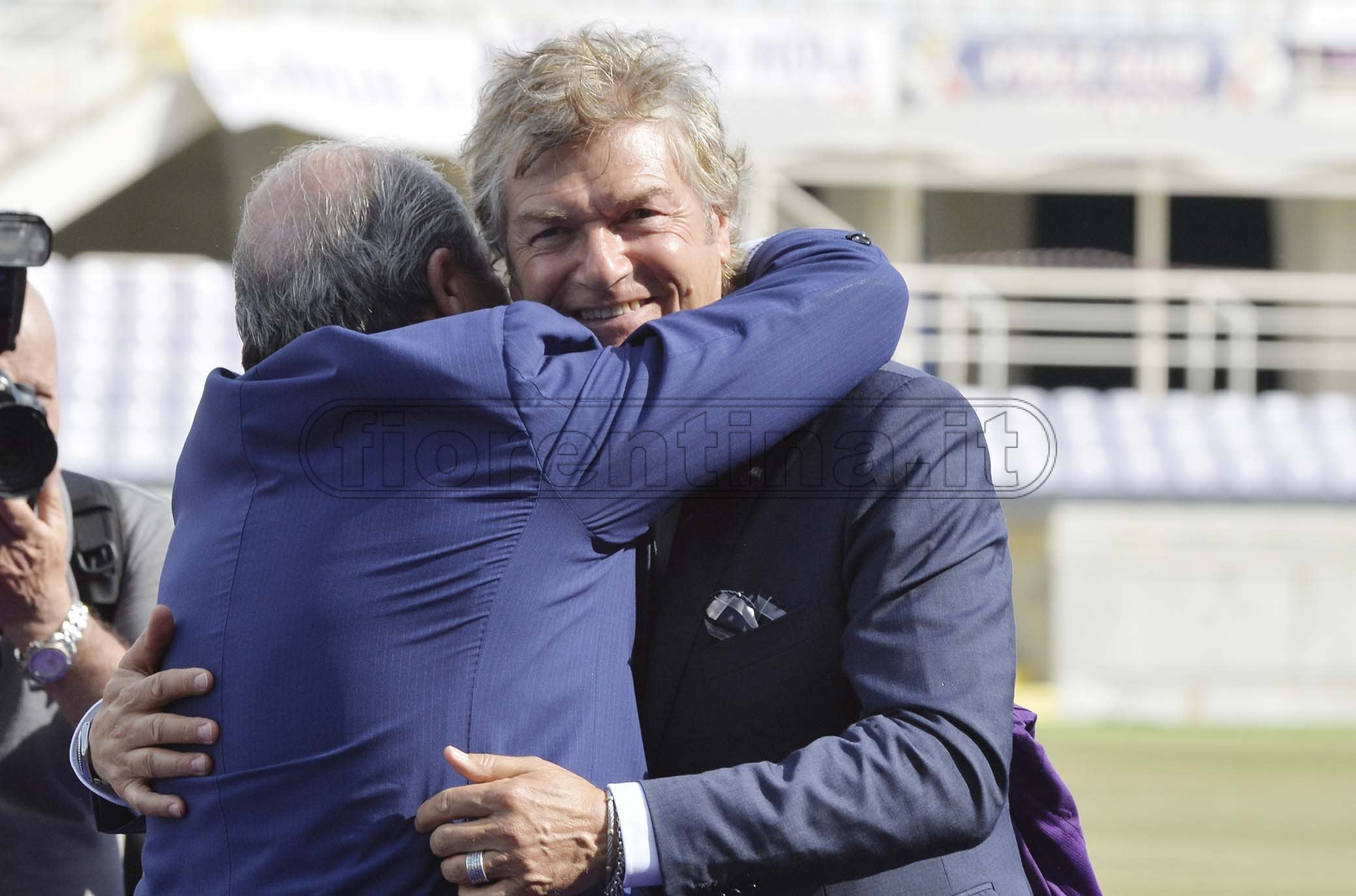 FIORENTINA 07-06-2019 PRESENTAZIONE DI ROCCO COMMISSO AL FRANCHI. ABBRACCIO FRA ROCCO COMMISSO E GIANCARLO ANTOGNONI. GALASSI SILVANO/SILPRESS