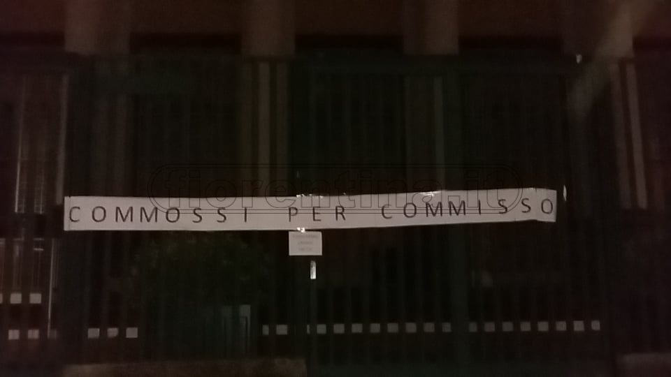Primo cartello per il nuovo patron viola allo stadio: "Commossi per Commisso" (FOTO)