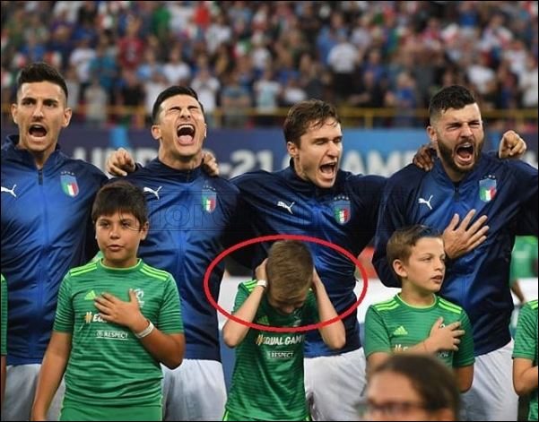 Chiesa, Orsolini, Cutrone, e quell'inno di Mameli... da tapparsi le orecchie (FOTO)