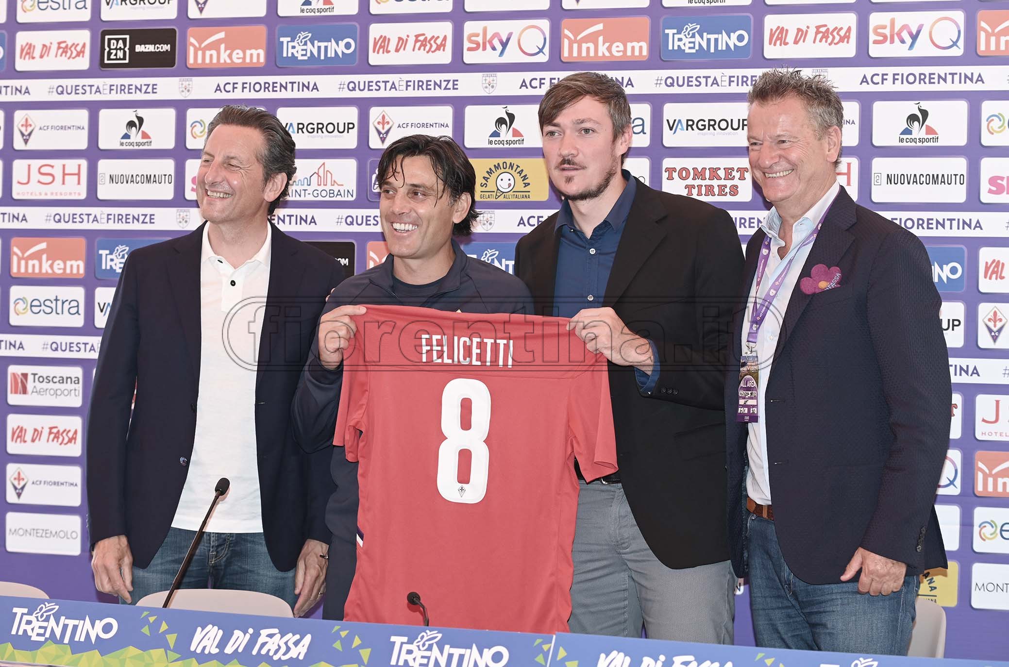 La Fiorentina omaggia il Sindaco di Moena con la maglia rossa (FOTO)