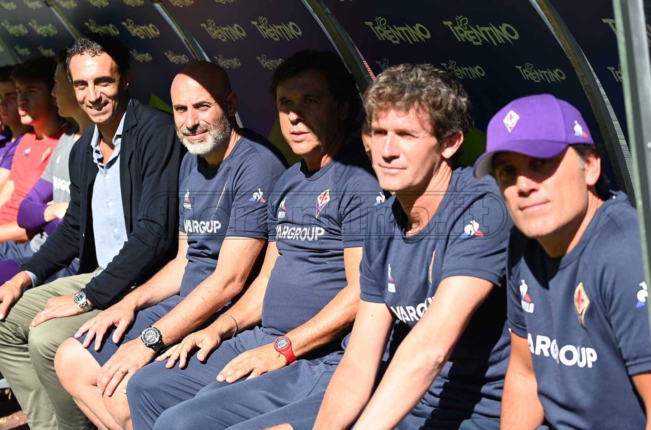 FIORENTINA-VAL DI FASSA TIM 10-07-2019 DARIO DAINELLI CON LO STAFF IN PANCHINA. GALASSI SILVANO/SILPRESS