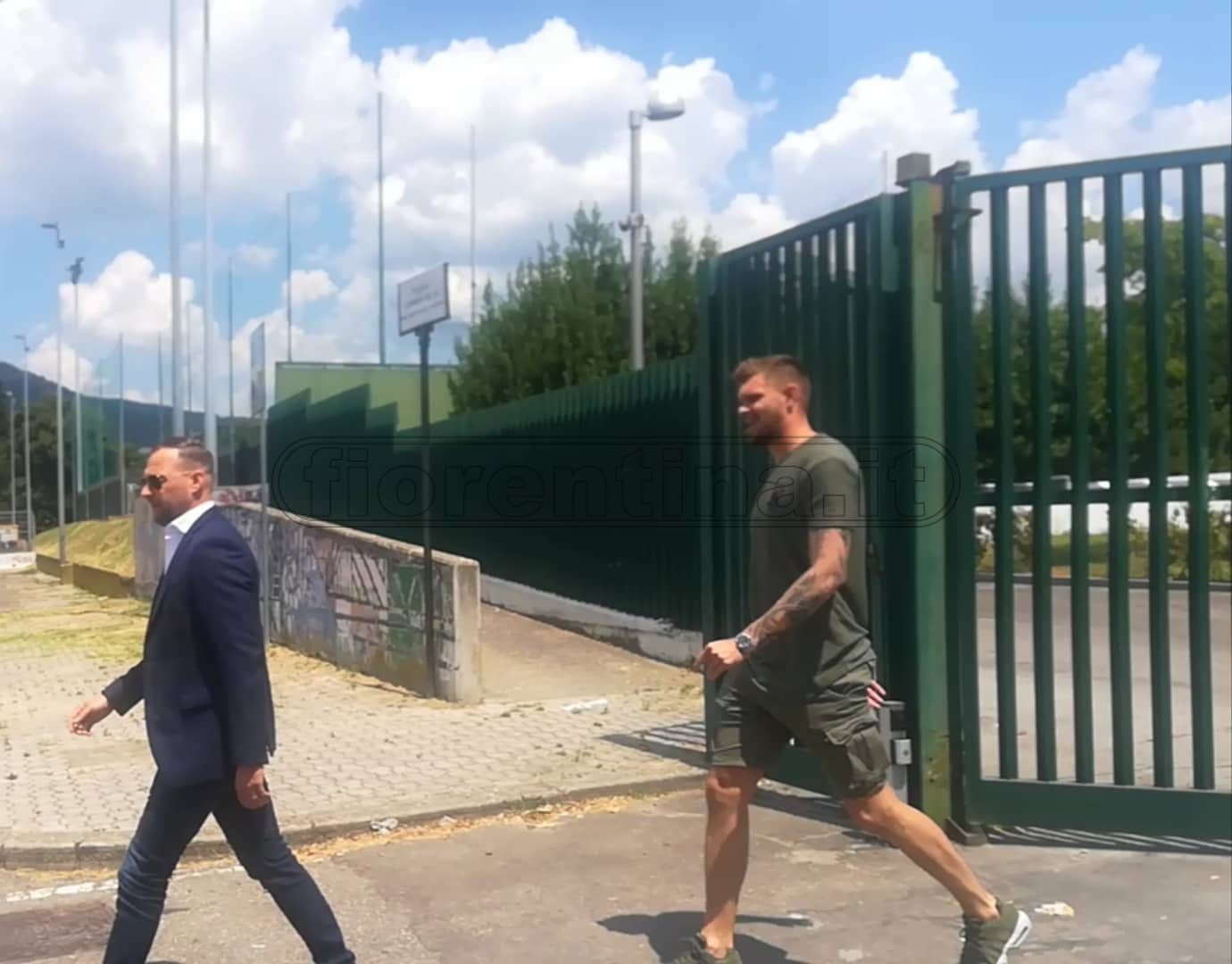 Dragowski lascia il Centro Sportivo con l'agente. Terminato l'incontro con Pradè